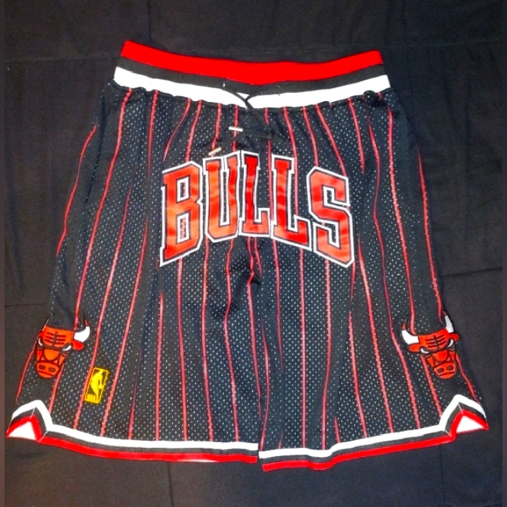 Chicago Bulls Retro NBA Throwback Mesh Basketball Sports Shorts 1997-98 Season